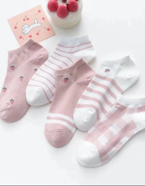 Load image into Gallery viewer, 5 Pairs Womens Socks Lovely Cow Pattern Short Socks Creative Printing Socks Ankle Sock
